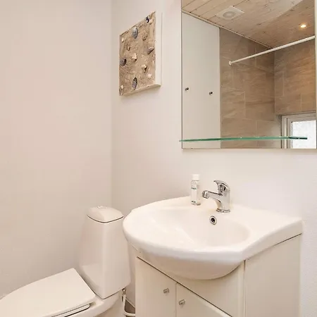 4 Person In Aeroskobing-by Traum